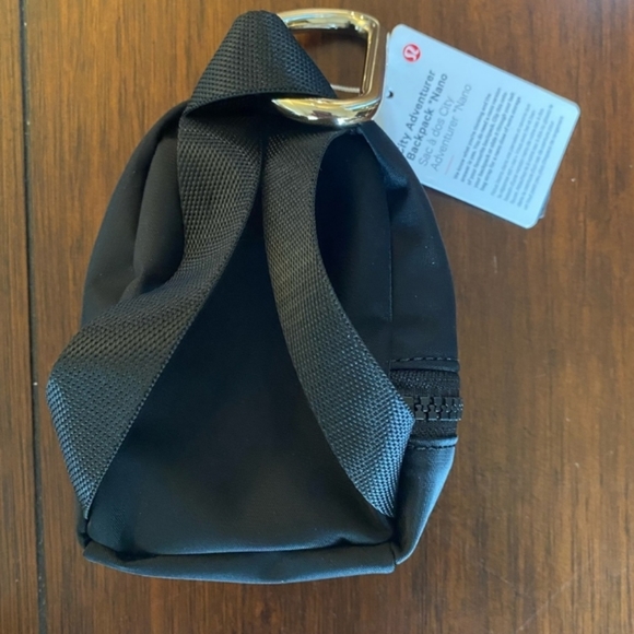 NWT Lululemon City Adventurer Backpack Nano black Air Pod Gold Keychain - Picture 4 of 7